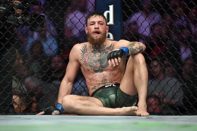 کانر مک‌گرگور مقابل مکس هالووی؛ بازگشت به قفس در UFC ۳۲۹